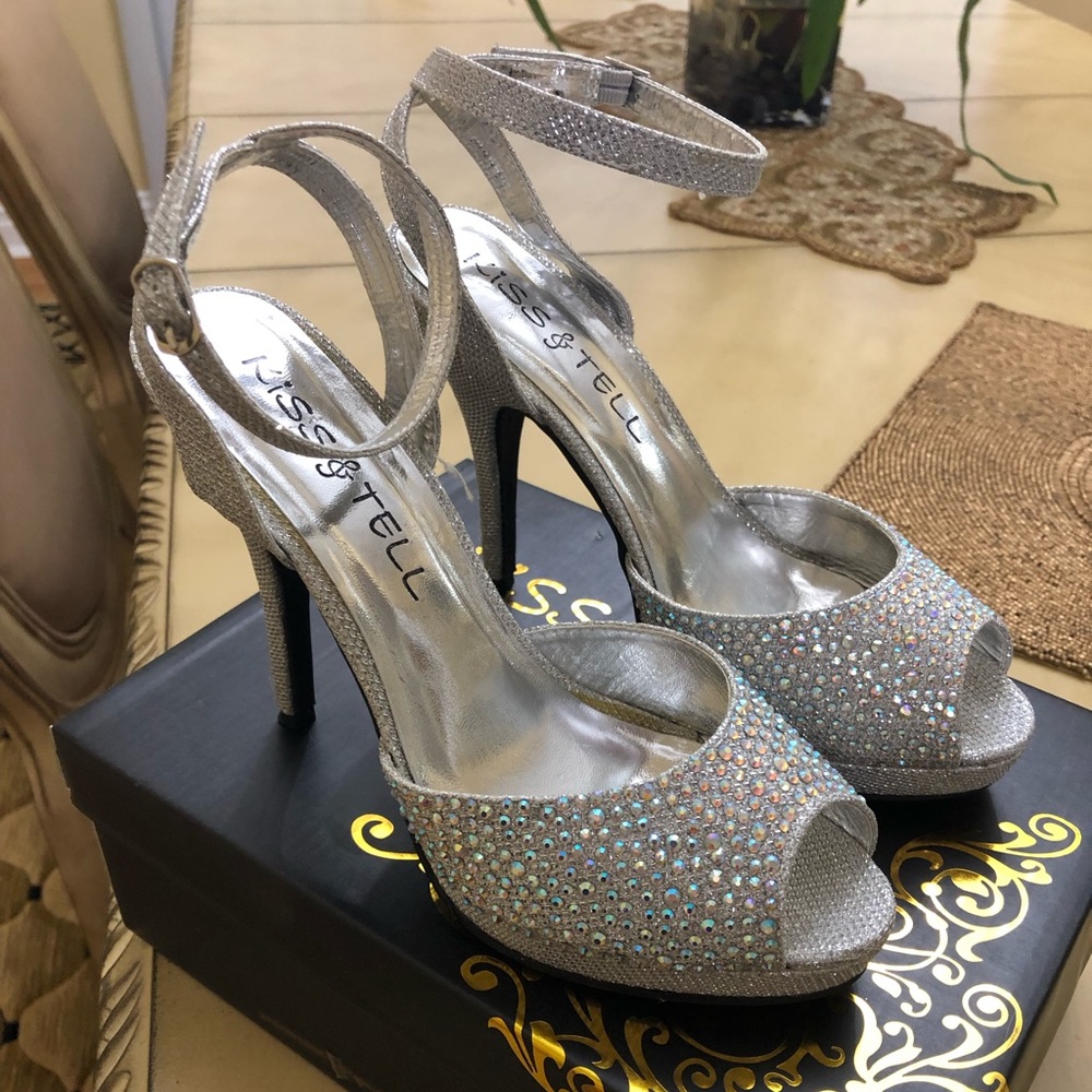 Kiss & Tell Women’s Shoes, Size 8